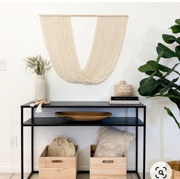 Wall decor with yarn